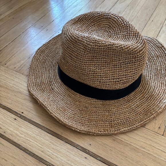 Straw Hat with Black Contrast Band - Picture 4 of 5